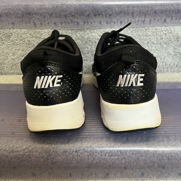Nike Woman 11  running shoes. Used and still in good condition. Air Max Thea. - Picture 4 of 8